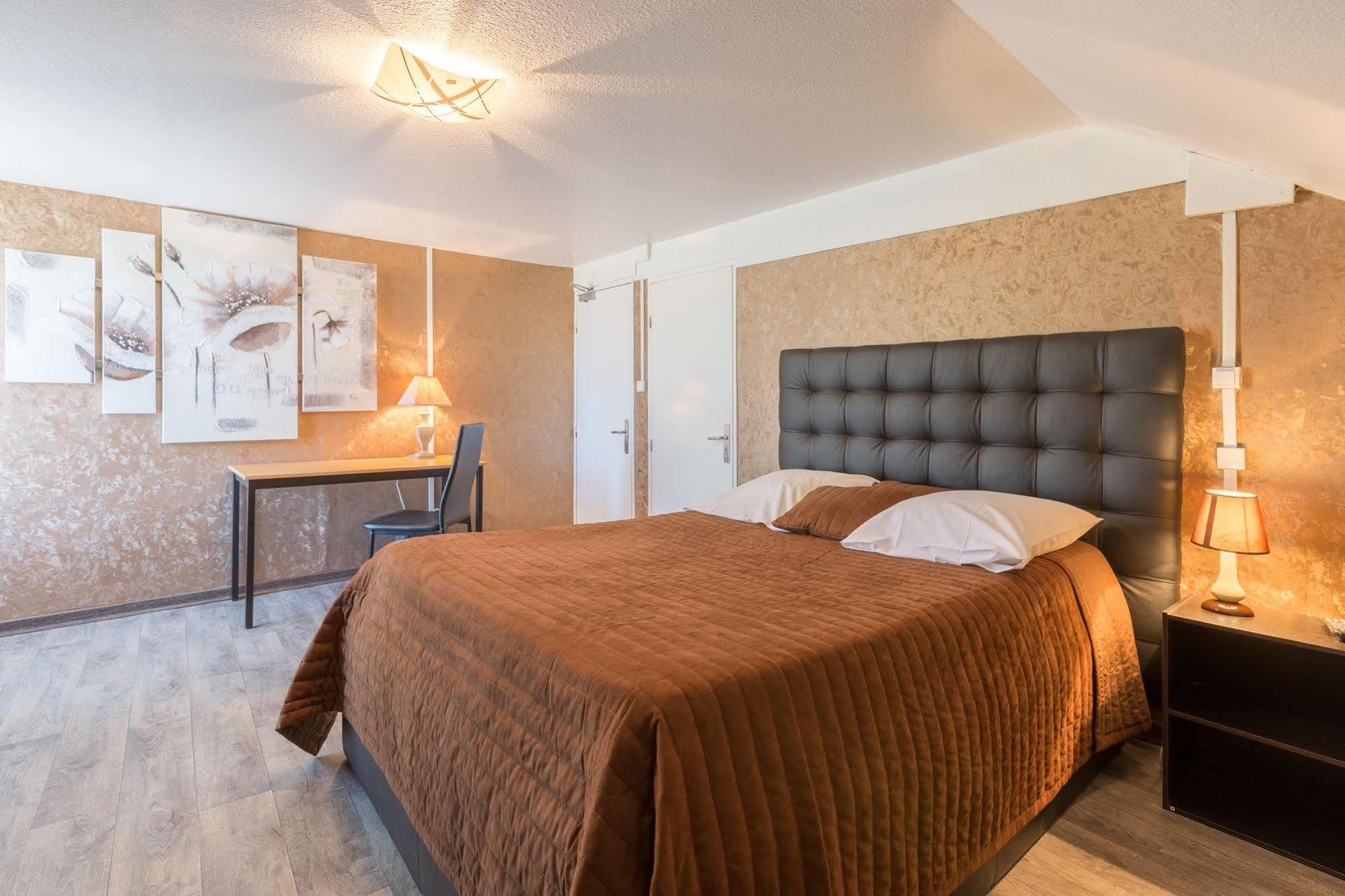 Alp'Hotel Voreppe Esterno foto