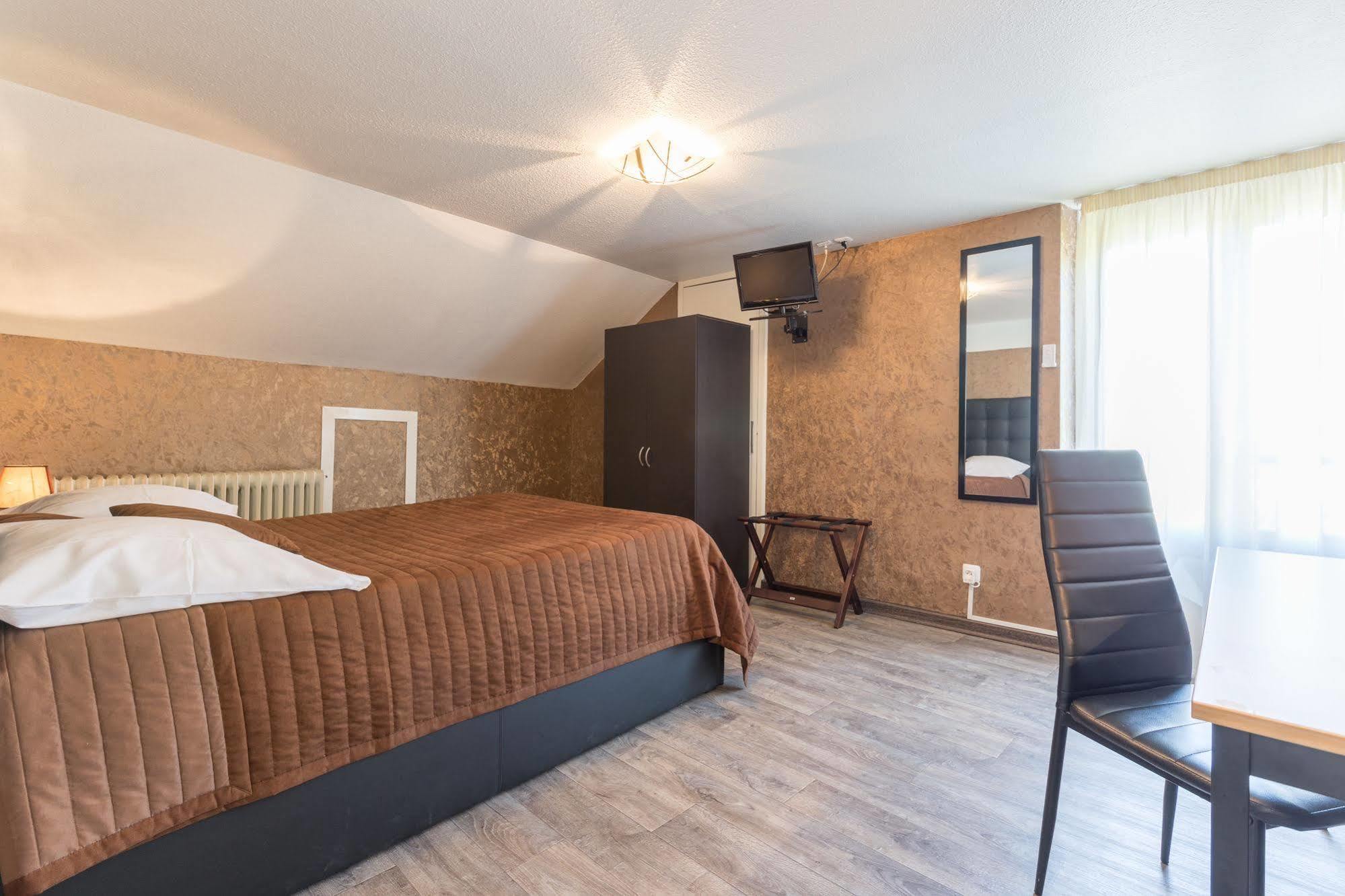 Alp'Hotel Voreppe Esterno foto